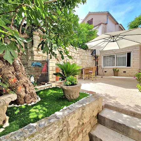 Pensionat And Nona Stella Split