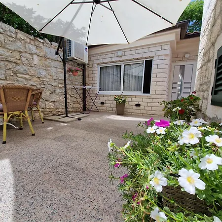 And Nona Stella Split