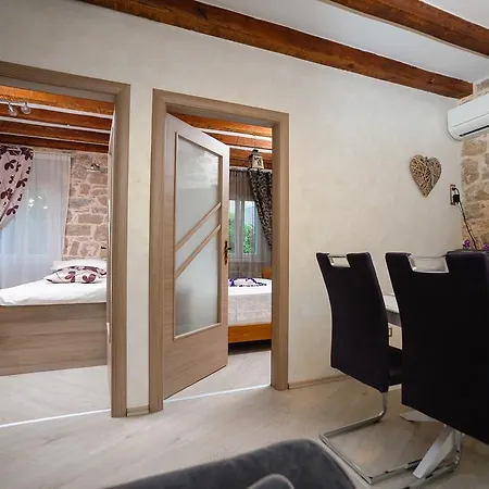 And Nona Stella Split