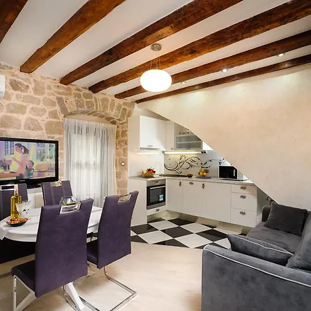 And Nona Stella Split